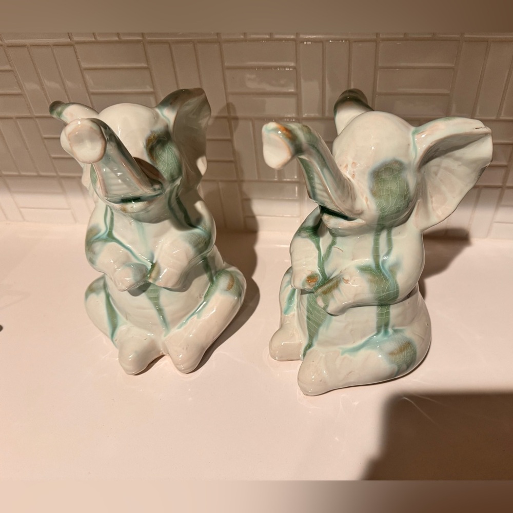 Porcelain elephants set of 2